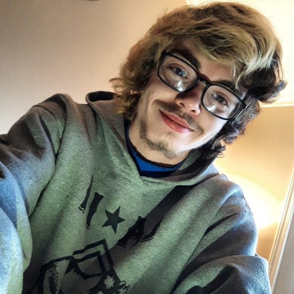 Profile Picture of Mylan Diller (@mylandiller) on Poshmark
