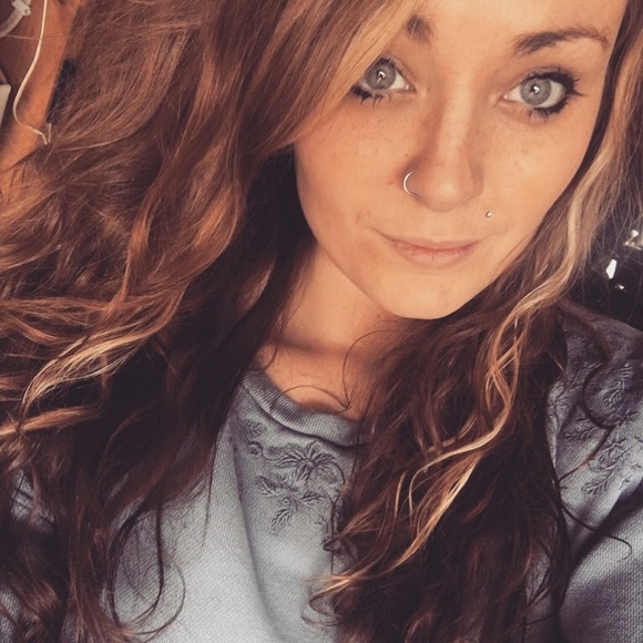 Profile Picture of Sara Wendell (@swendy23) on Poshmark