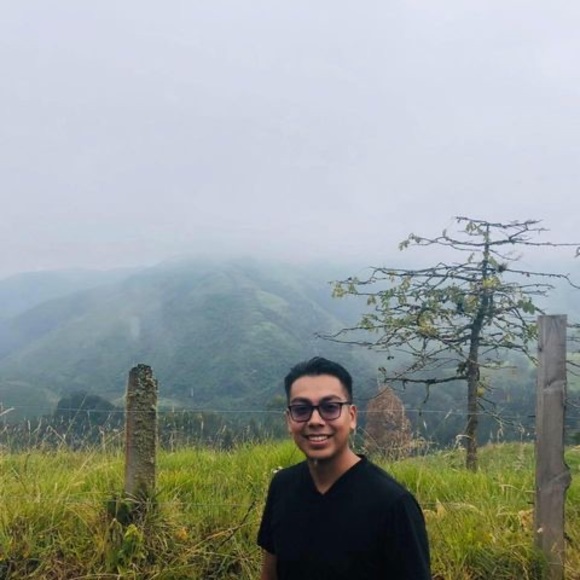 Profile Picture of Adrian Simon (@asimon91560) on Poshmark