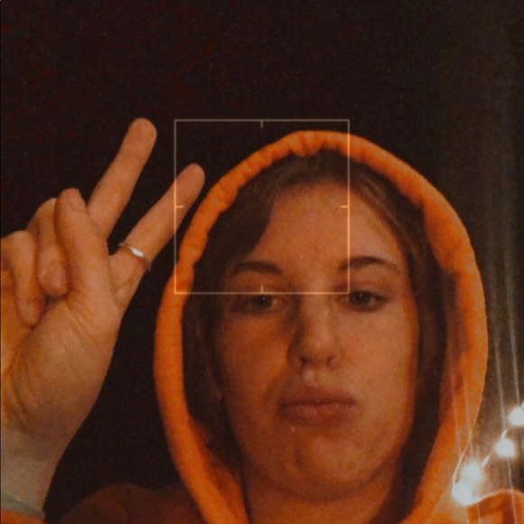 Profile Picture of Cassidy Booth (@cassidy_booth) on Poshmark