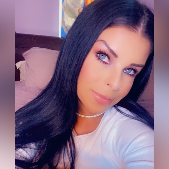 Profile Picture of Whitney Wallenborn (@whitney88) on Poshmark