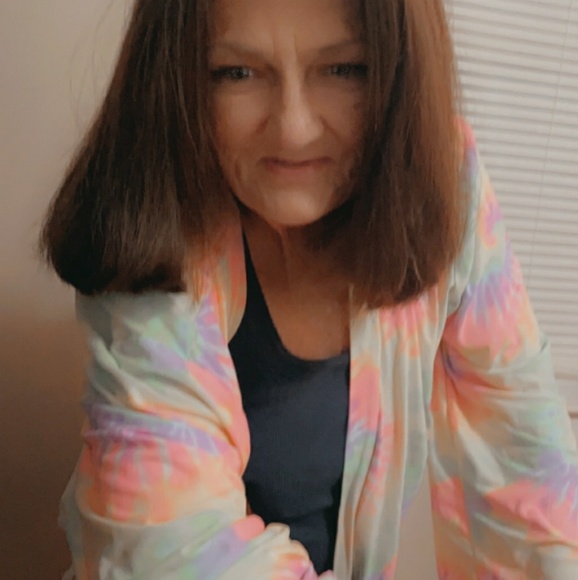 Profile Picture of Linda Oliver (@lindaoliver523) on Poshmark