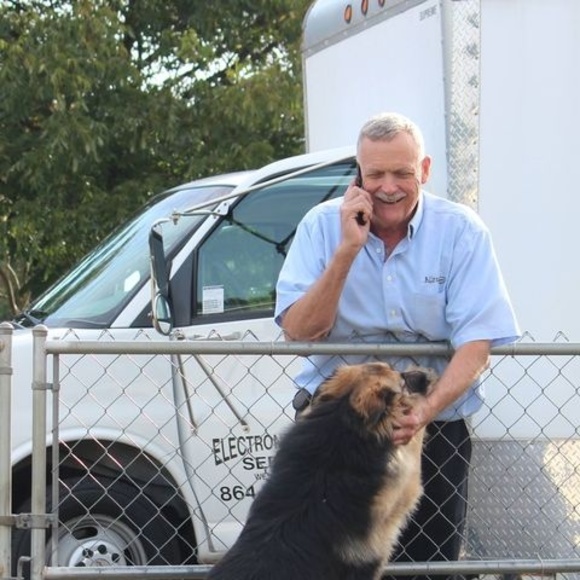 Profile Picture of Sam Ravan (@eossam) on Poshmark