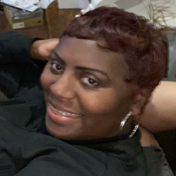 Profile Picture of Mimi Pearson (@mimi020982) on Poshmark