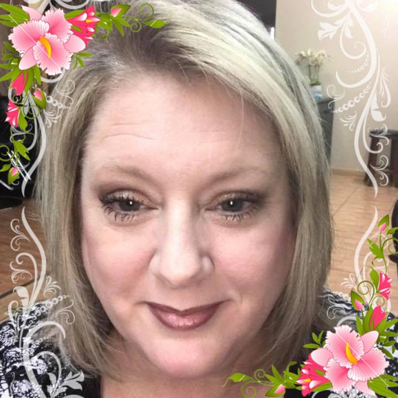 Profile Picture of Denise Glackin (@deniseglackin1) on Poshmark