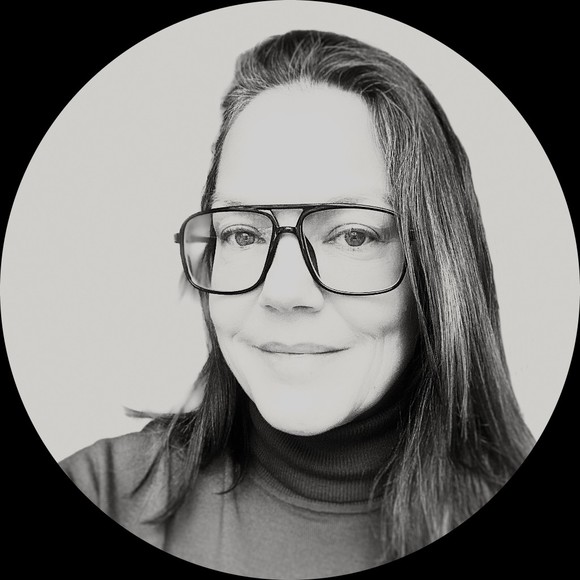 Profile Picture of Julie Hurwitz (@jbhinjh) on Poshmark