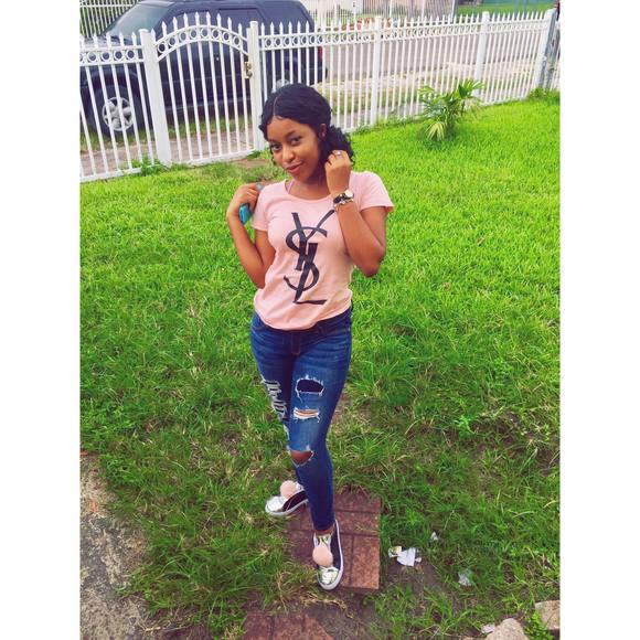 Profile Picture of Venus Kerlina (@venuskerlina) on Poshmark