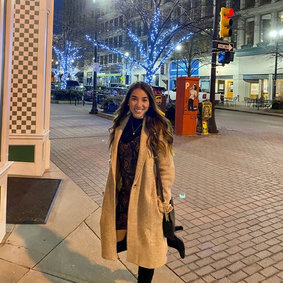 Profile Picture of Jayna Liu (@jayliu) on Poshmark