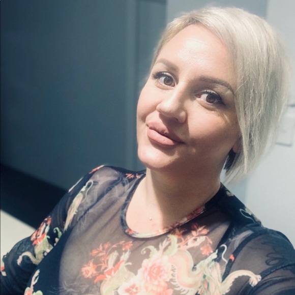 Letecia Verney - Poshmark Profile Picture of Letecia Verney (@teciabeevee) on Poshmark