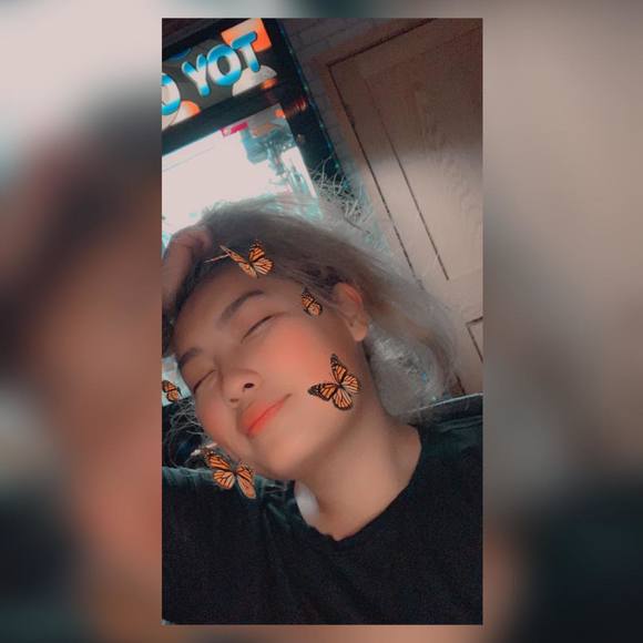 Profile Picture of Stephanie Van (@shbang_) on Poshmark