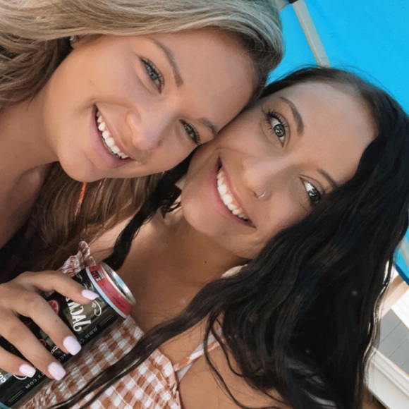 Profile Picture of Tessa Bockenstedt (@tbockenstedt) on Poshmark