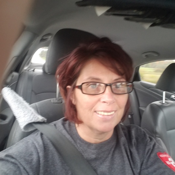 Profile Picture of Robin Barlow (@rbarlow1969) on Poshmark