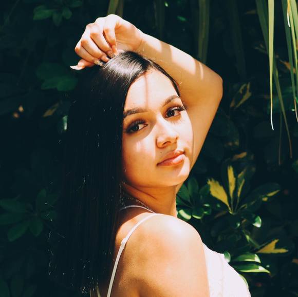 Profile Picture of Carla Joya (@carlajoya_) on Poshmark