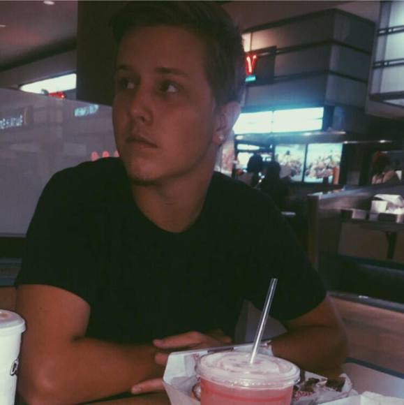 Profile Picture of Tyler Farace (@tylerfarace) on Poshmark