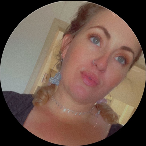 Profile Picture of Renie Mark guest (@icbatt) on Poshmark