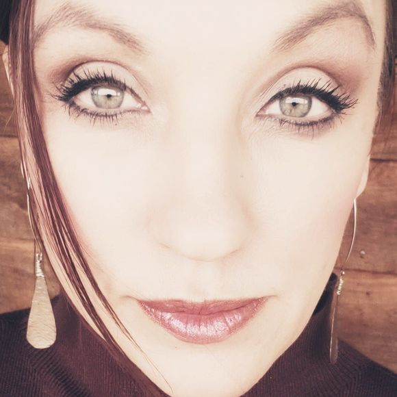 Profile Picture of Stacy Spaulding godberson (@goobsgirl) on Poshmark