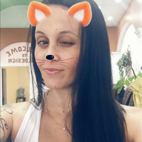 Profile Picture of April Caulder (@amcaulder80) on Poshmark