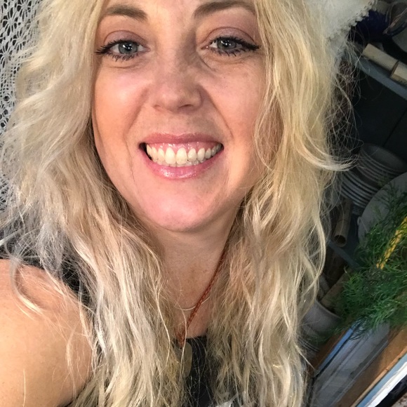 Profile Picture of Amanda Cranfield (@cranfield1979) on Poshmark