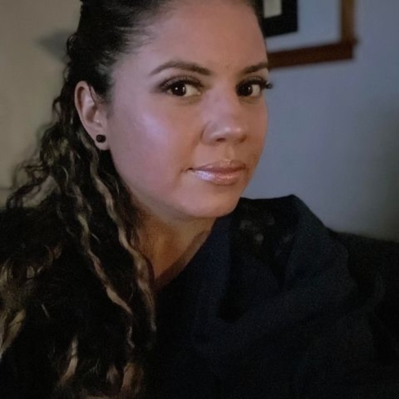 Profile Picture of Alicia Aldape (@berthaaldape) on Poshmark