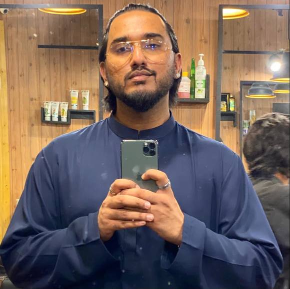 Profile Picture of David Tahir (@davidttahir) on Poshmark