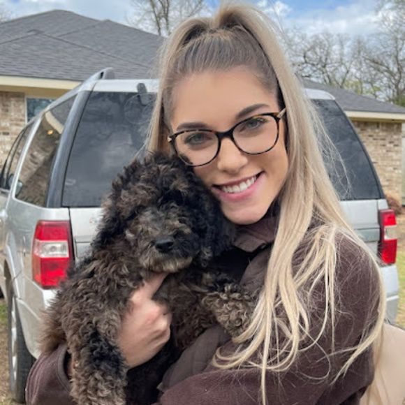 Profile Picture of Kelly Rachal (@teal_magnolias) on Poshmark