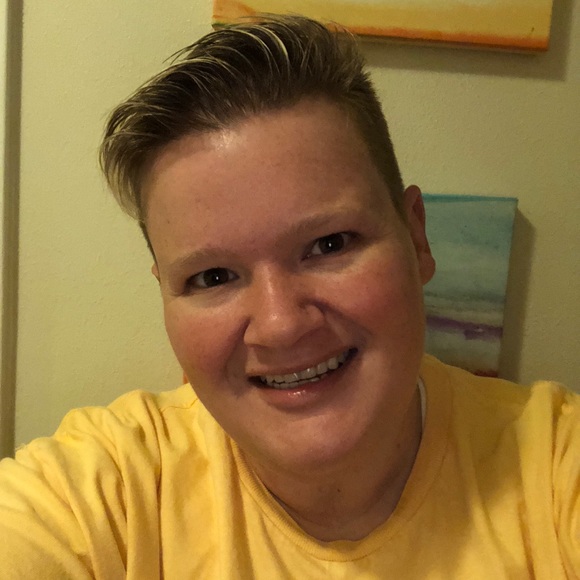 Profile Picture of Heather Roche (@heather0819) on Poshmark