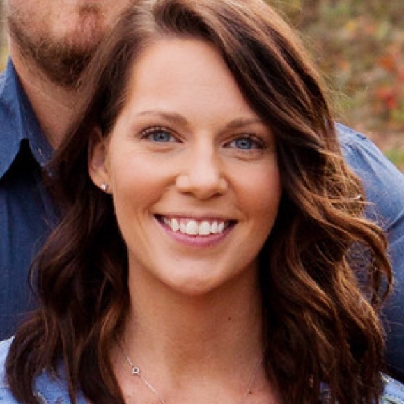 Profile Picture of Katelyn Swanson (@kbindl) on Poshmark