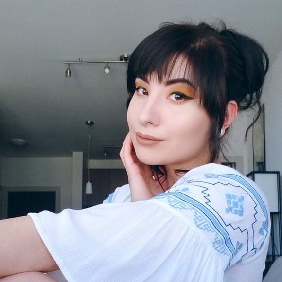 Profile Picture of Azalia Villa (@salazar_azalia) on Poshmark