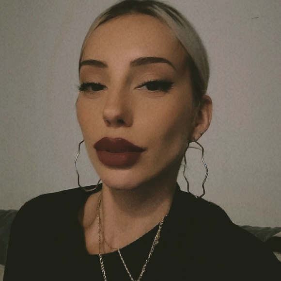 Profile Picture of Cecilia Camisa (@cecilia_camisa) on Poshmark