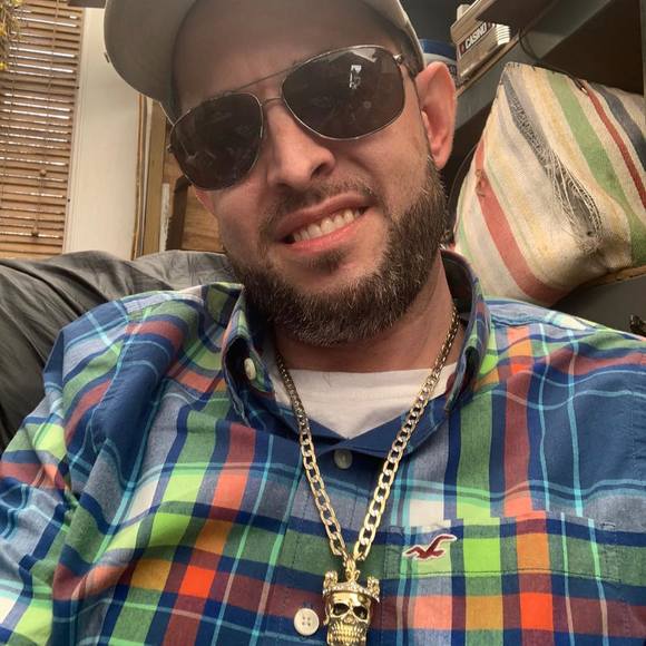 Profile Picture of Michael Kivlin (@mkivlin82) on Poshmark