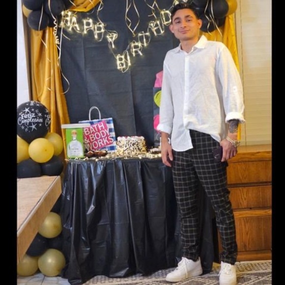 Profile Picture of Merlon Hernandez (@merlonhernandez) on Poshmark