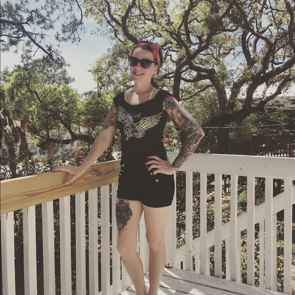 Profile Picture of Amie Halat (@babytiger77) on Poshmark