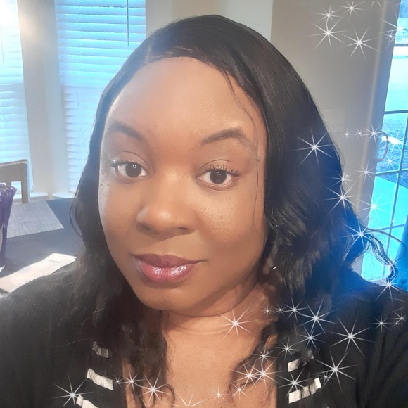 Profile Picture of Isha Chelette (@soicy25) on Poshmark