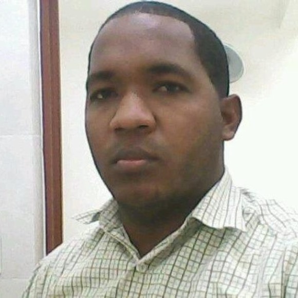 Profile Picture of Daniel Mota (@danielmota580) on Poshmark