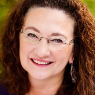 Profile Picture of Gwen Chisholm (@GwensHappyPlace) on Twitter