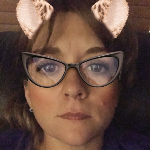 Profile Picture of Christy Vanness (@cmvanness) on Poshmark