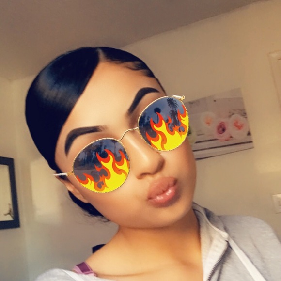 Profile Picture of Viviana Villarreal (@_vivianax_) on Poshmark