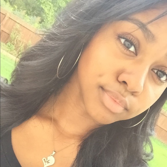 Profile Picture of Lavontae Colquehoun (@lavontae123) on Poshmark