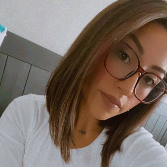 Profile Picture of Erica Leal (@yasmineleal) on Poshmark