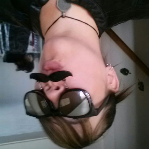 Profile Picture of Della Hueter (@della1187) on Poshmark