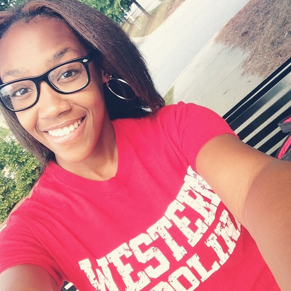 Profile Picture of Jessica Mccleave (@jay21mccleave) on Poshmark