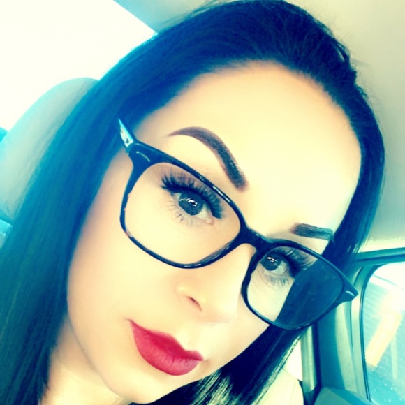 Profile Picture of Randelise Barrera-agote (@randelise) on Poshmark
