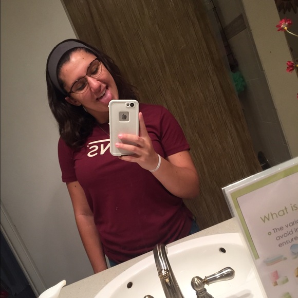 Profile Picture of Hannah Hemsley (@hannahhemsley) on Poshmark