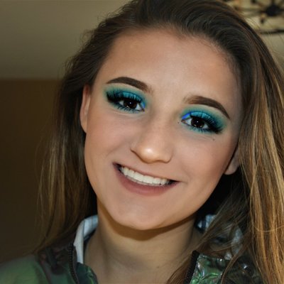 Profile Picture of Zoe Strepek (@zoestreplooks) on Twitter