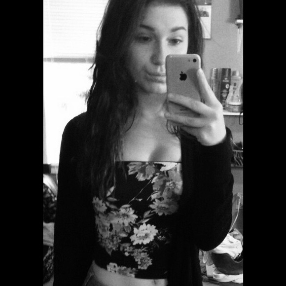 Profile Picture of Gia Mason (@gmason3400) on Poshmark