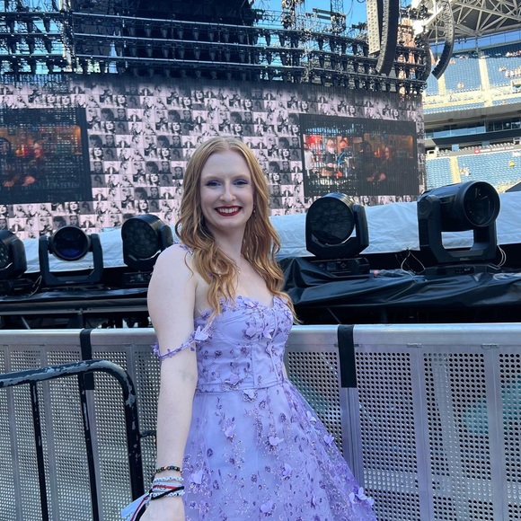 Profile Picture of Hallie Caudle (@halliecaudle) on Poshmark