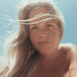 Profile Picture of Ellie Joy Wilde ☽ ☕ 🌴 ☀️ 🌼 (@elliejoywilde) on Instagram