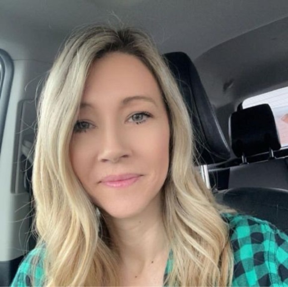 Profile Picture of Bobbie Griffith (@bobbie_43g) on Poshmark