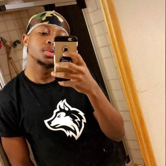 Profile Picture of Tinomuda Machingura (@tinomuda) on Poshmark