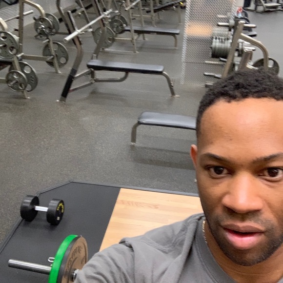 Profile Picture of Glenn Ogle (@glennogle) on Poshmark